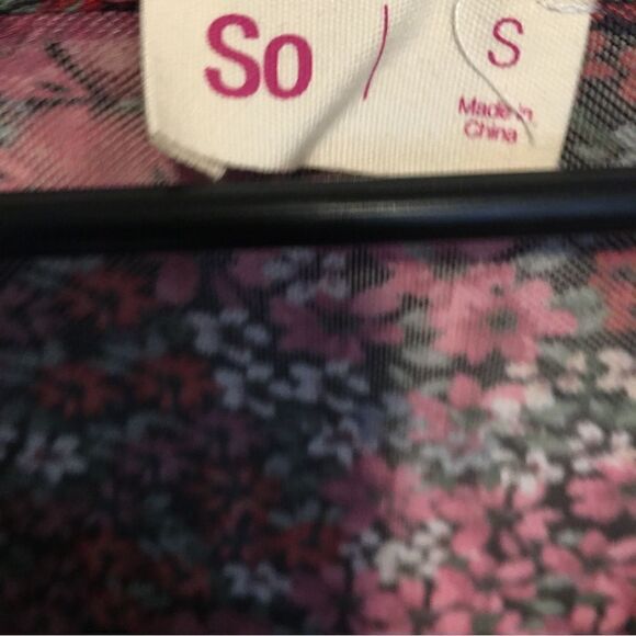 Soft sheer rayon, one snap v neck peplum top - Picture 5 of 6